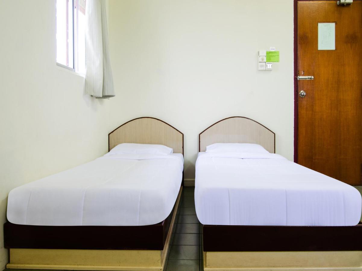 Spot On 89582 Evergreen Hotel Keningau Exterior photo